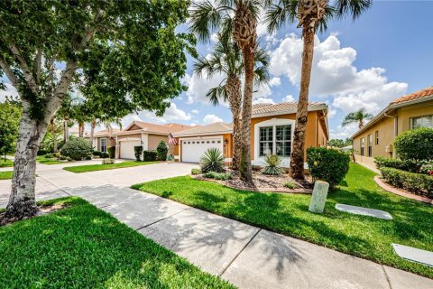 House in Wimauma, Florida 2 bedrooms, 191.47 sq.m. № 1855632 - photo 1