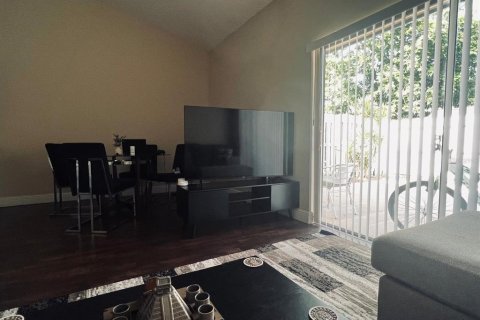 Touwnhouse à louer à Fort Lauderdale, Floride: 2 chambres, 105.82 m2 № 2106628 - photo 5