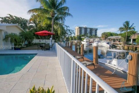 Casa en alquiler en North Miami, Florida, 4 dormitorios, 198.81 m2 № 2016844 - foto 4