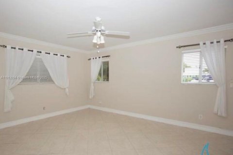Casa en alquiler en North Miami, Florida, 4 dormitorios, 198.81 m2 № 2016844 - foto 12