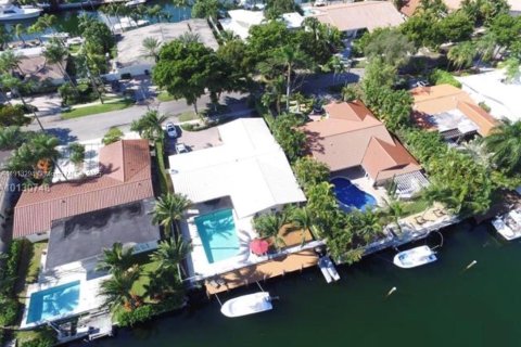 Casa en alquiler en North Miami, Florida, 4 dormitorios, 198.81 m2 № 2016844 - foto 13
