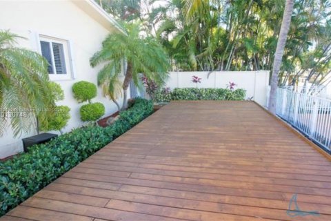 Casa en alquiler en North Miami, Florida, 4 dormitorios, 198.81 m2 № 2016844 - foto 3