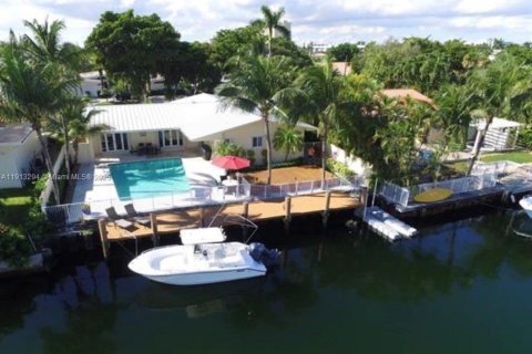 Casa en alquiler en North Miami, Florida, 4 dormitorios, 198.81 m2 № 2016844 - foto 9