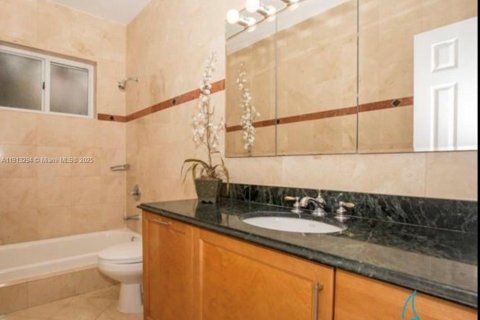 Casa en alquiler en North Miami, Florida, 4 dormitorios, 198.81 m2 № 2016844 - foto 14