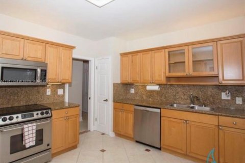 Casa en alquiler en North Miami, Florida, 4 dormitorios, 198.81 m2 № 2016844 - foto 11