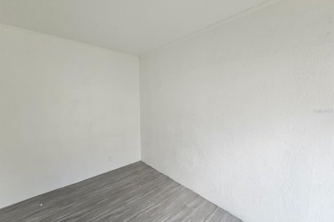 House in Pinellas Park, Florida 3 bedrooms, 89.37 sq.m. № 1898402 - photo 9