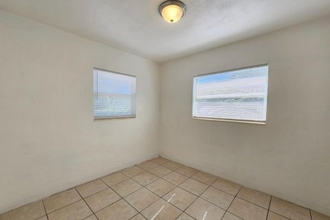 House in Pinellas Park, Florida 3 bedrooms, 89.37 sq.m. № 1898402 - photo 12