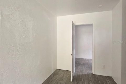 House in Pinellas Park, Florida 3 bedrooms, 89.37 sq.m. № 1898402 - photo 8