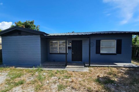 House in Pinellas Park, Florida 3 bedrooms, 89.37 sq.m. № 1898402 - photo 2