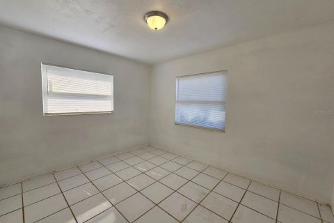 House in Pinellas Park, Florida 3 bedrooms, 89.37 sq.m. № 1898402 - photo 13