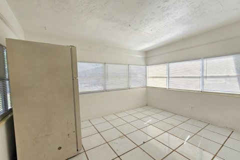 House in Pinellas Park, Florida 3 bedrooms, 89.37 sq.m. № 1898402 - photo 5
