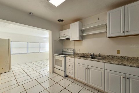 House in Pinellas Park, Florida 3 bedrooms, 89.37 sq.m. № 1898402 - photo 4