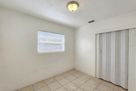 House in Pinellas Park, Florida 3 bedrooms, 89.37 sq.m. № 1898402 - photo 10