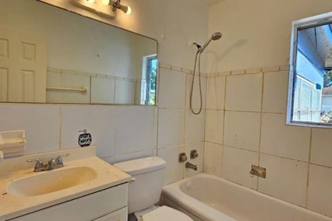 House in Pinellas Park, Florida 3 bedrooms, 89.37 sq.m. № 1898402 - photo 11