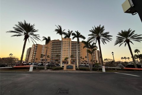 Condo in Clearwater, Florida, 2 bedrooms  № 2235509 - photo 2