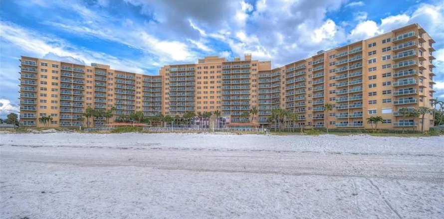 Condo in Clearwater, Florida, 2 bedrooms  № 2235509