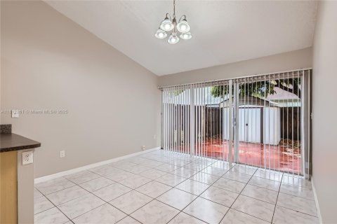 House in Miami Gardens, Florida 4 bedrooms, 128.3 sq.m. № 1759109 - photo 7