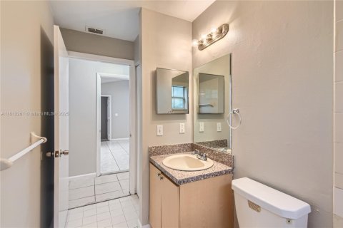 House in Miami Gardens, Florida 4 bedrooms, 128.3 sq.m. № 1759109 - photo 14