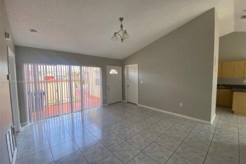 House in Miami Gardens, Florida 4 bedrooms, 128.3 sq.m. № 1759109 - photo 3