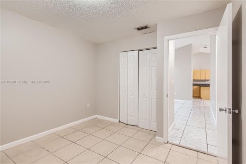 House in Miami Gardens, Florida 4 bedrooms, 128.3 sq.m. № 1759109 - photo 20