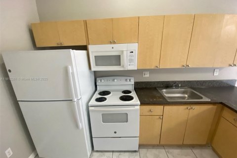 House in Miami Gardens, Florida 4 bedrooms, 128.3 sq.m. № 1759109 - photo 8