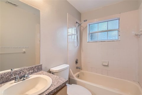 House in Miami Gardens, Florida 4 bedrooms, 128.3 sq.m. № 1759109 - photo 19