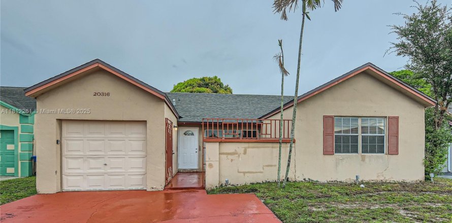 House in Miami Gardens, Florida 4 bedrooms, 128.3 sq.m. № 1759109