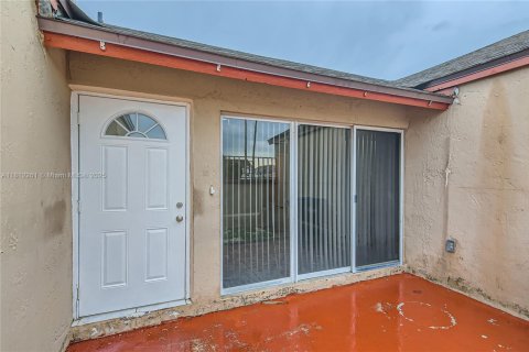 House in Miami Gardens, Florida 4 bedrooms, 128.3 sq.m. № 1759109 - photo 4