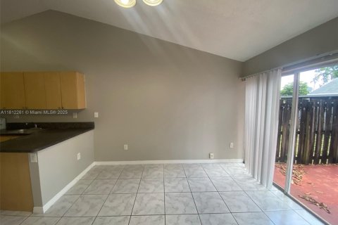 House in Miami Gardens, Florida 4 bedrooms, 128.3 sq.m. № 1759109 - photo 6