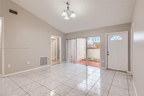House in Miami Gardens, Florida 4 bedrooms, 128.3 sq.m. № 1759109 - photo 5