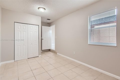 House in Miami Gardens, Florida 4 bedrooms, 128.3 sq.m. № 1759109 - photo 15
