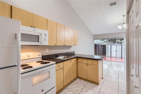 House in Miami Gardens, Florida 4 bedrooms, 128.3 sq.m. № 1759109 - photo 10