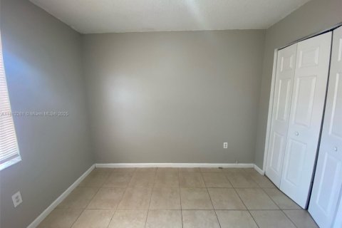House in Miami Gardens, Florida 4 bedrooms, 128.3 sq.m. № 1759109 - photo 12