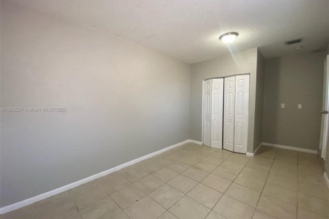 House in Miami Gardens, Florida 4 bedrooms, 128.3 sq.m. № 1759109 - photo 18