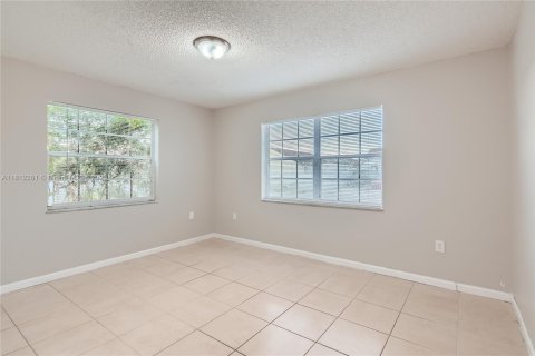 House in Miami Gardens, Florida 4 bedrooms, 128.3 sq.m. № 1759109 - photo 11