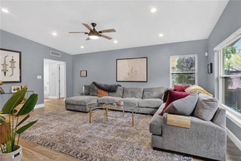 Villa ou maison à vendre à Belle Isle, Floride: 4 chambres, 162.21 m2 № 2093674 - photo 5