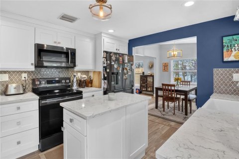Villa ou maison à vendre à Belle Isle, Floride: 4 chambres, 162.21 m2 № 2093674 - photo 8
