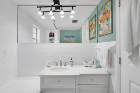 Villa ou maison à vendre à Belle Isle, Floride: 4 chambres, 162.21 m2 № 2093674 - photo 15