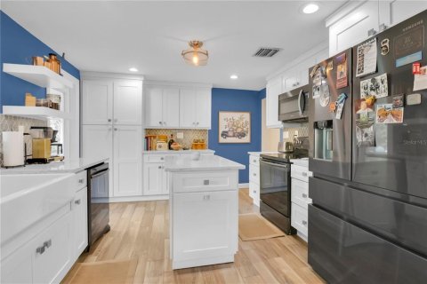 Villa ou maison à vendre à Belle Isle, Floride: 4 chambres, 162.21 m2 № 2093674 - photo 9