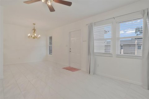 Copropriété à louer à Tampa, Floride: 2 chambres, 69.49 m2 № 2427488 - photo 8