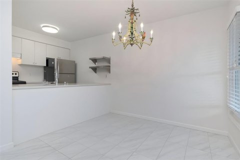 Copropriété à louer à Tampa, Floride: 2 chambres, 69.49 m2 № 2427488 - photo 13