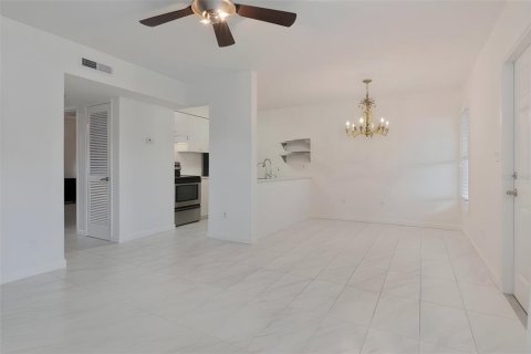 Copropriété à louer à Tampa, Floride: 2 chambres, 69.49 m2 № 2427488 - photo 10