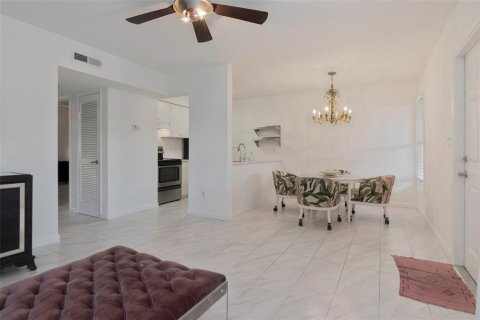Copropriété à louer à Tampa, Floride: 2 chambres, 69.49 m2 № 2427488 - photo 9