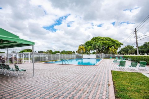 Casa en venta en Tamarac, Florida, 2 dormitorios, 112.97 m2 № 1989323 - foto 7