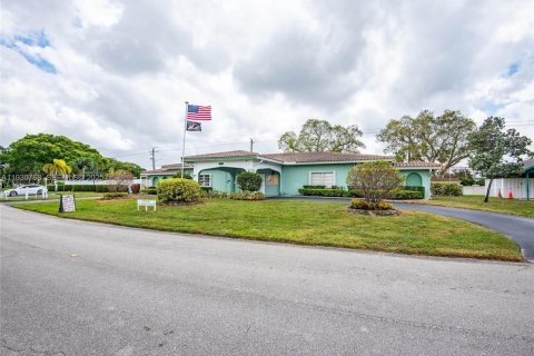 Casa en venta en Tamarac, Florida, 2 dormitorios, 112.97 m2 № 1989323 - foto 14