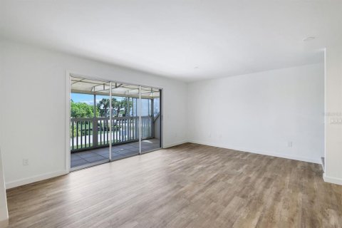 Townhouse in Englewood, Florida 3 bedrooms, 140.84 sq.m. № 2206785 - photo 6