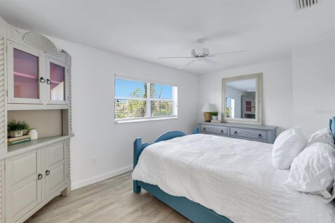Townhouse in Englewood, Florida 3 bedrooms, 140.84 sq.m. № 2206785 - photo 23