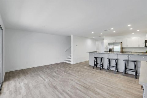 Townhouse in Englewood, Florida 3 bedrooms, 140.84 sq.m. № 2206785 - photo 5