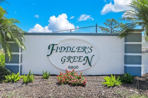 Townhouse in Englewood, Florida 3 bedrooms, 140.84 sq.m. № 2206785 - photo 2