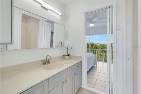Townhouse in Englewood, Florida 3 bedrooms, 140.84 sq.m. № 2206785 - photo 21